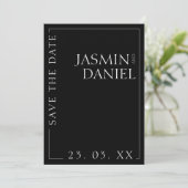 Elegante Schwarz-weiße Minimale Typografie Hochzei Save The Date (Stehend Vorderseite)