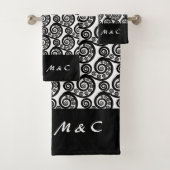 Elegante Schwarz-weiße Mit Monogramm Frond-Wirbel Badhandtuch Set (Insitu)