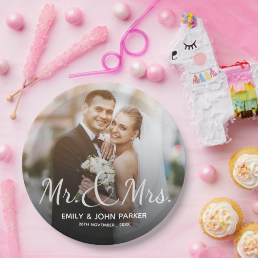 Elegante Schwarz-weiße Mr. and Mrs. Round Wedding Pappteller (Party)