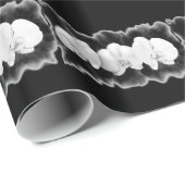 Elegante Schwarz-weiße Orchideen Geschenkpapier (Rolleneckpunkt)