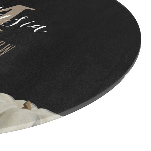 Elegante Schwarz-weiße Pumpkin Monogram Round Schneidebrett (Ecke)