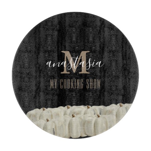 Elegante Schwarz-weiße Pumpkin Monogram Round Schneidebrett (Vorderseite)