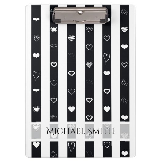 Elegante Schwarz-weiße Streifen Modernes Herzmuste Klemmbrett (Vorderseite)