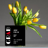 Elegante Schwarz-weiße Typografie-Graduierte mit F Ankündigung