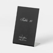 Elegante Schwarz-weiße Wedding Monogram-Tischnumme Sockelschild (Vorderseite)