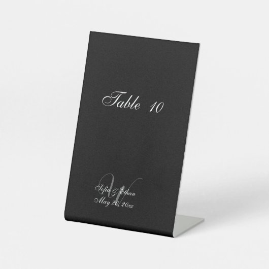 Elegante Schwarz-weiße Wedding Monogram-Tischnumme Sockelschild (Vorderseite)