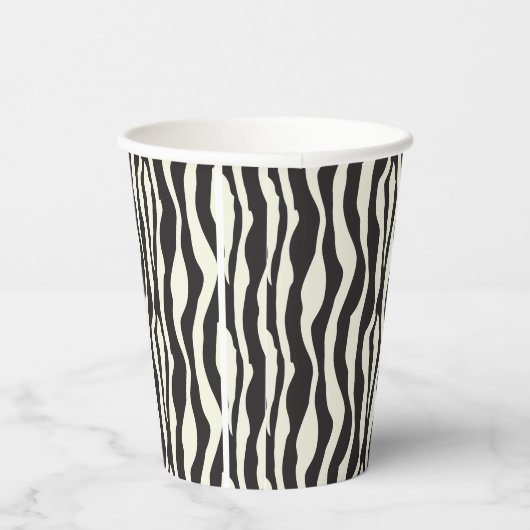 Elegante Schwarz-weiße Zebra Print Pappbecher (Rechts)