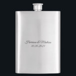 Elegante, schwarze, benutzerdefinierte Skriptnamen Flachmann<br><div class="desc">Elegante schwarze,  benutzerdefinierte Skriptnamen & Datum chic Hochzeitsgeschenk Gunst Flask. Vollständig anpassbarer Text</div>