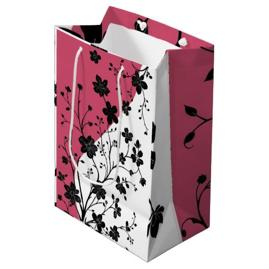 Elegante Schwarze Flora Silhouette auf Rosa und We Mittlere Geschenktüte (Vorderseite Schrägansicht)