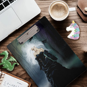 Elegante schwarze gothische mysteriöse Frau Raben  Klemmbrett