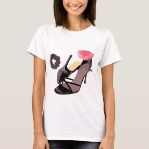 Elegante schwarze High Heels & Nelken-Kunst – Klas T-Shirt
