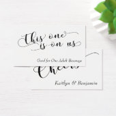 Elegante schwarze Typografie auf weißen Getränkeka (Schreibtisch)