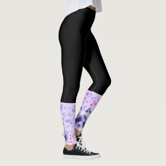 Elegante schwarze und violette Schmetterlings-Blum Leggings