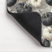 Elegante schwarze und weiße Pumpkins Mousepad (Ecke)
