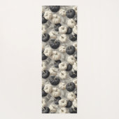 Elegante schwarze und weiße Pumpkins Yogamatte (Rückseite)