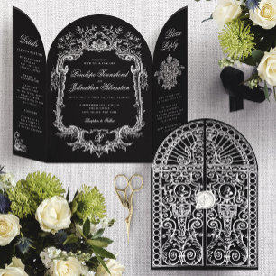 Elegante schwarze weiße Barock-Torbogen-Hochzeit Dreifach Gefaltete Einladung