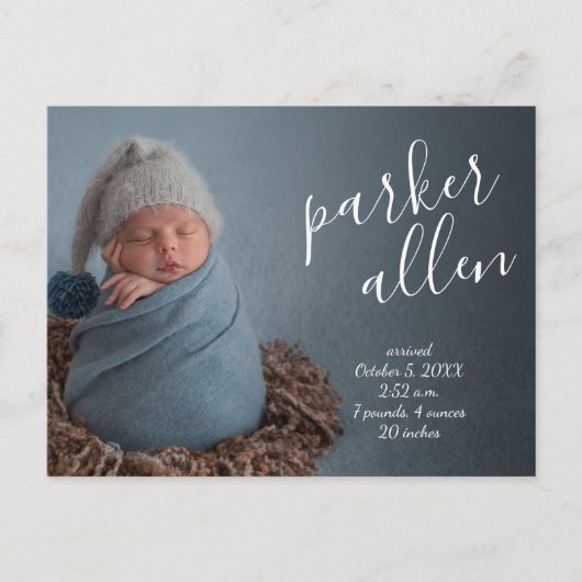 Elegante Script Birth Ankündigung Postkarte (Vorderseite)