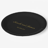 Elegante Script Black and Gold Wedding Party Pappteller (Schrägansicht)