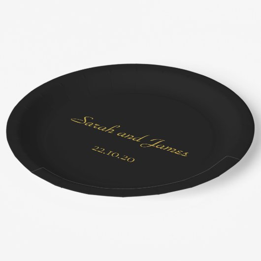 Elegante Script Black and Gold Wedding Party Pappteller (Schrägansicht)