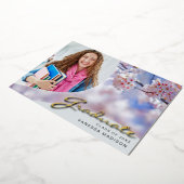 Elegante Script-Blume | Moderne Foto Grad Card Folieneinladung (Gedreht)