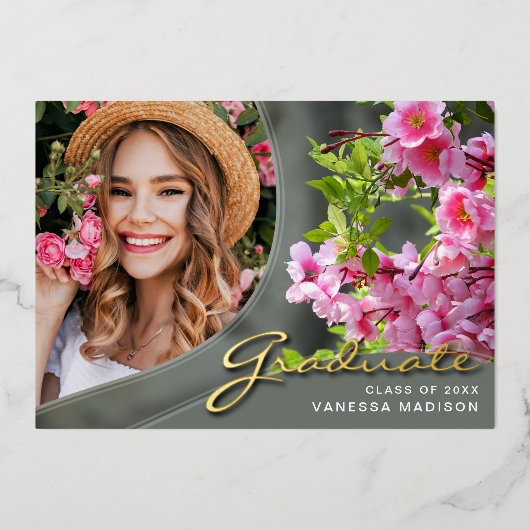Elegante Script-Blume | Moderne Foto Grad Card Folieneinladung (Vorderseite)