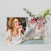 Elegante Script-Blume | Moderne Foto Grad Card Folieneinladung (Stehend vorne)
