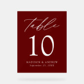 Elegante Script Burgundy Wedding Tischnummer Acrylschild (Vorderseite)