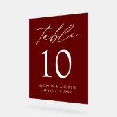 Elegante Script Burgundy Wedding Tischnummer Acrylschild (Winkel)