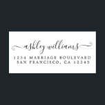 Elegante Script Calligrafy Name Address Permastempel<br><div class="desc">Chic, moderne Rücksendeadresse mit einfachem Namen, selbstfarbige Briefmarke mit Ihrem Namen in eleganter handgeschriebener Schrift Kalligraphie und moderner Typografie. Fügen Sie einfach Ihren Namen und Ihre Adresse zu all Ihren Einladungen hinzu. Exklusiv für Sie entworfen von Happy Dolphin Studio. Wenn Sie Hilfe oder passende Produkte benötigen, kontaktieren Sie uns bitte...</div>