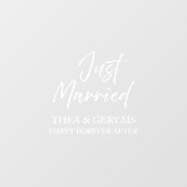Elegante Script Calligraphy Just Married Wedding Fensteraufkleber (Blatt)