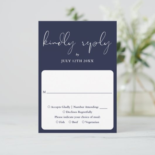 Elegante Script Calligraphy Navy Blue Wedding RSVP Karte (Stehend Vorderseite)