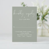 Elegante Script Calligraphy Sage Green Wedding RSVP Karte (Stehend Vorderseite)