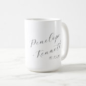 Elegante Script Calligraphy White Wedding Custom Kaffeetasse (VorderseiteRechts)