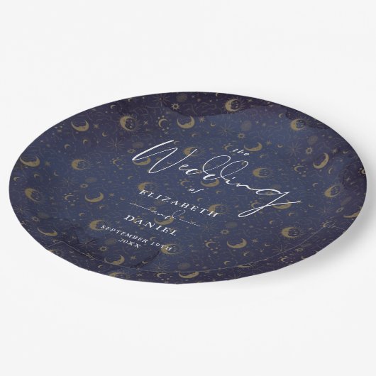 Elegante Script Celestial Stars and Moons Wedding Pappteller (Schrägansicht)