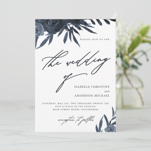 Elegante Script Dark Blue Floral Wedding Einladung (Stehend Vorderseite)