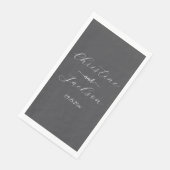 Elegante Script dunkelgraue Hochzeit Serviette (Ecke)