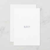 Elegante Script Dusty Blue & White RSVP Card (Vorne/Hinten)