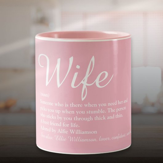 Elegante Script-Ehefrau Definition Girly Pink Fun Zweifarbige Tasse