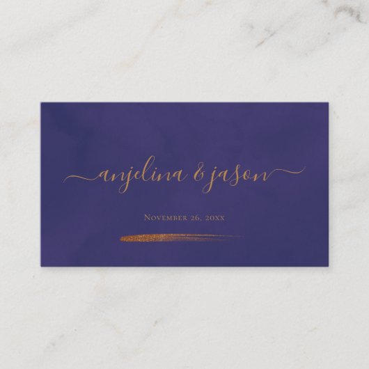 Elegante Script Emerald Lila und Gold Wedding Platzkarte (Vorderseite)