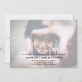 Elegante Script Foto Graduation Party Einladung (Rückseite)