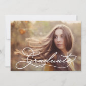 Elegante Script Foto Graduation Party Einladung (Vorderseite)