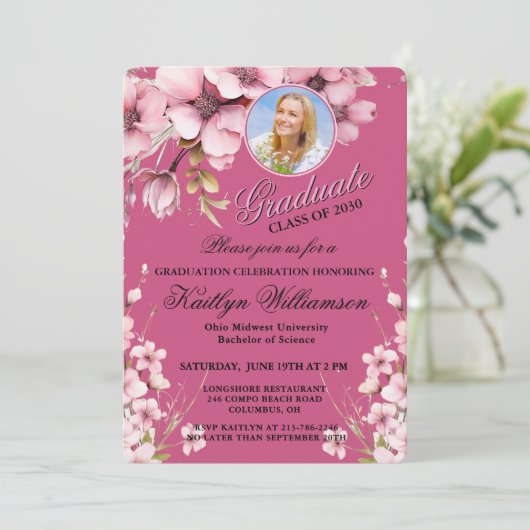 Elegante Script-Foto Pink Graduation Party Einladung (Stehend Vorderseite)