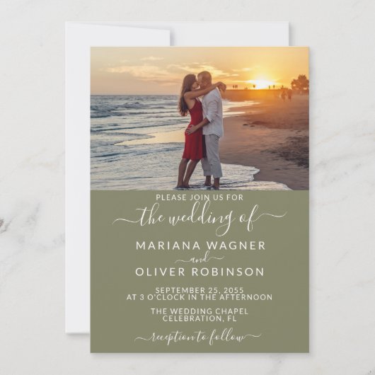Elegante Script Foto Sage Green Wedding Einladung (Vorderseite)