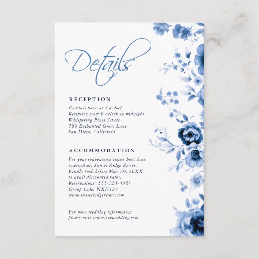 Elegante Script French Blue Floral Toile Hochzeit Begleitkarte (Vorderseite)