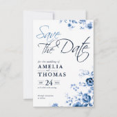 Elegante Script French Blue Floral Toile Hochzeit Save The Date (Vorderseite)