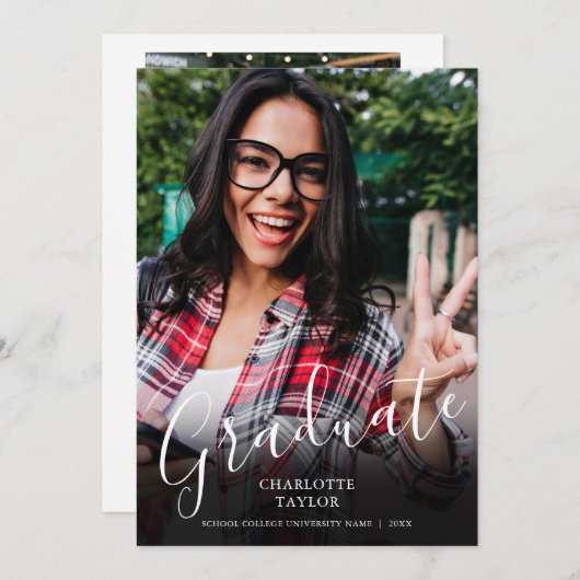 Elegante Script Graduate Foto Graduation Party Einladung (Vorne/Hinten)