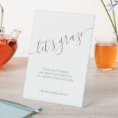 Elegante Script Gray Grazing Table Wedding Sockelschild (In Situ)
