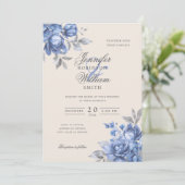 Elegante Script-Hochzeit Dusty Blue Rustikal Flora Einladung (Stehend Vorderseite)