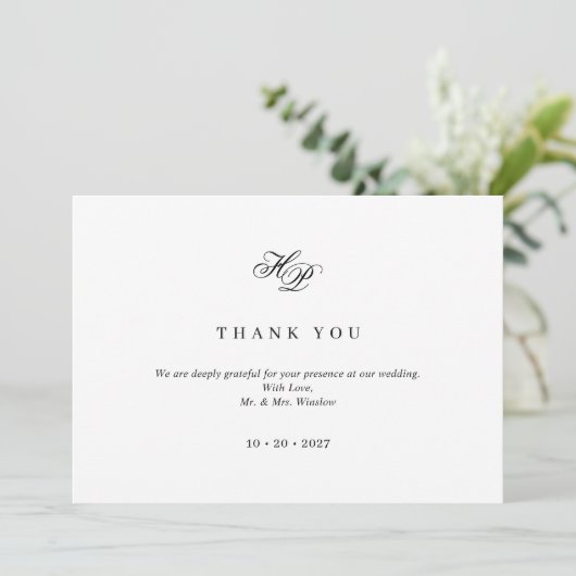 Elegante Script Monogram Black & White Wedding Dankeskarte (Stehend Vorderseite)