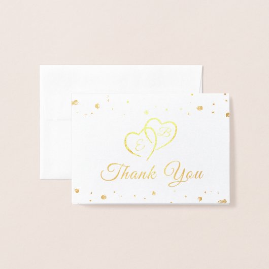 Elegante Script Monogram Hearts Confetti Folienkarte (Vorderseite mit Umschlag)